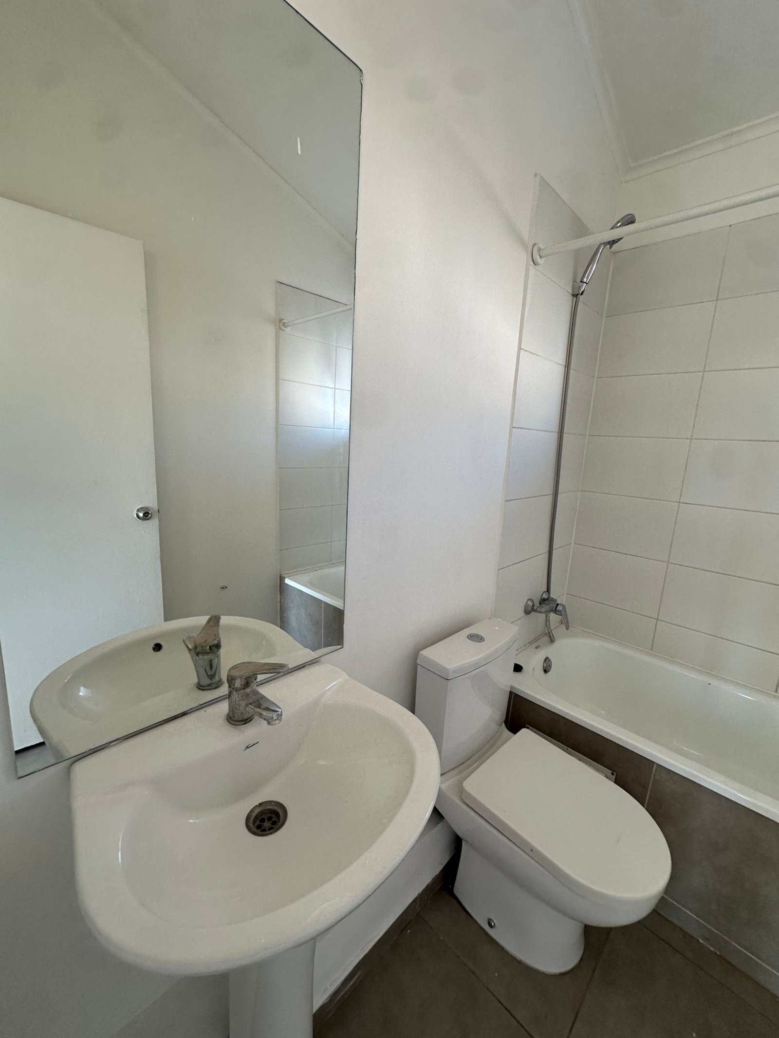 IMG_7028 Se Vende Casa 3D/1B en Condominio – Padre Hurtado