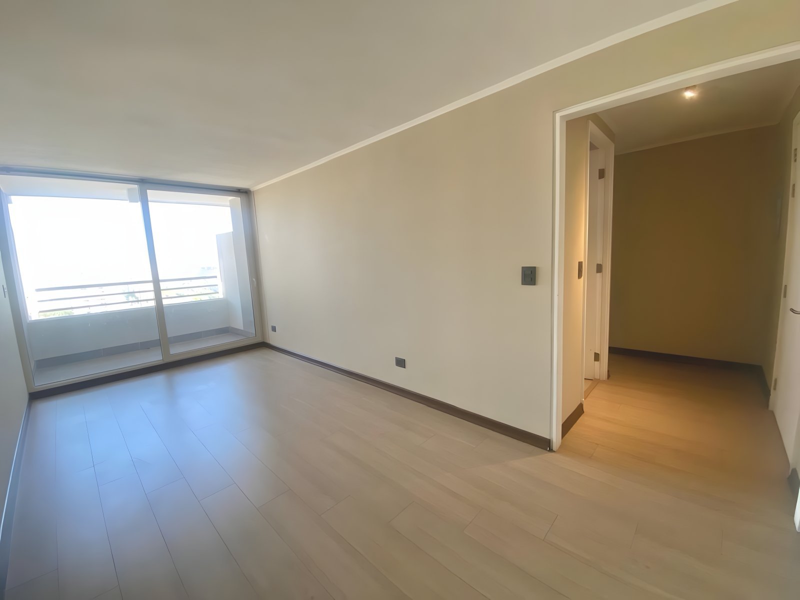 imgi_14_484b4d29bb779e422e757ae683e4a331