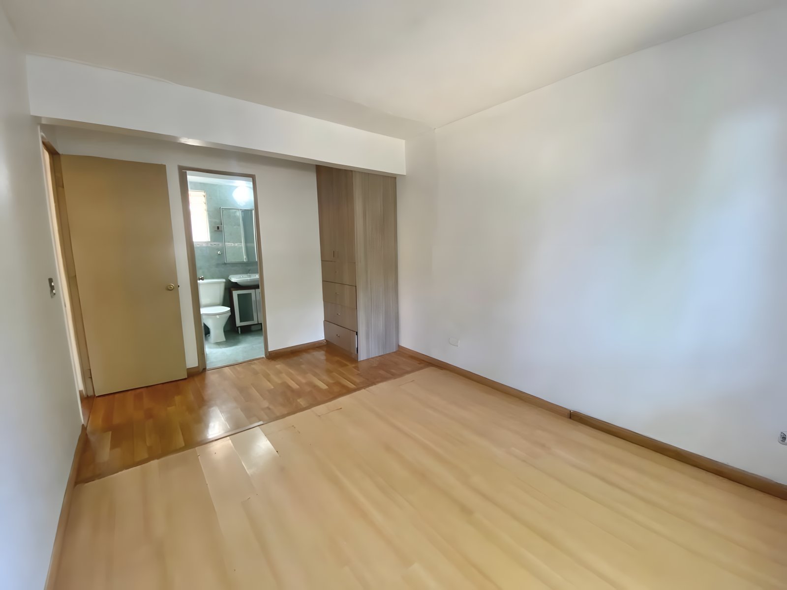 imgi_18_f4e0ada9377c8460943bb930b679365d